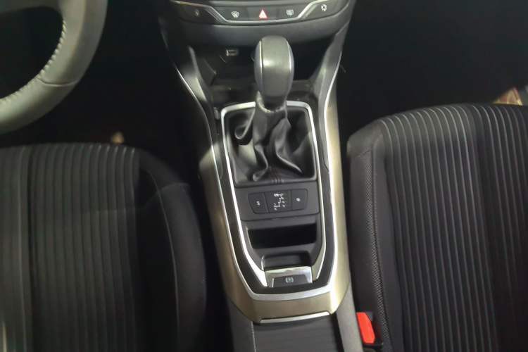 Used Peugeot 408 2014 1.8L Automatic Luxury Edition Gear Lever