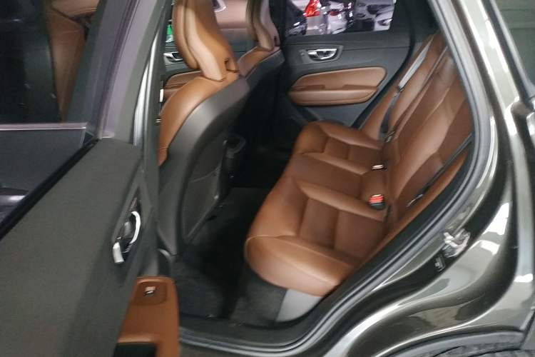 Used Volvo XC60 2019 T5 4x4 Smart Edition China V Standard
