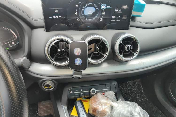 Used Wey VV5 2020 1.5T Two-Wheel Drive Smart Pioneer Audio And AC Panel