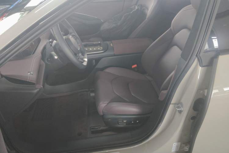 Used Xiaomi Auto SU7 2024 Four-Wheel Drive Ultra-Long Range Advanced Intelligent Driving Max Edition
