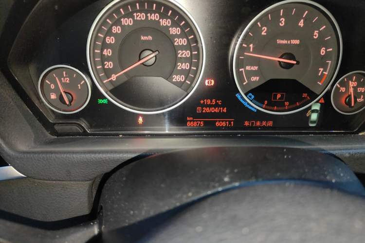 Used BMW 3 Series 2018 320Li Fashion Model Odometer Close Up