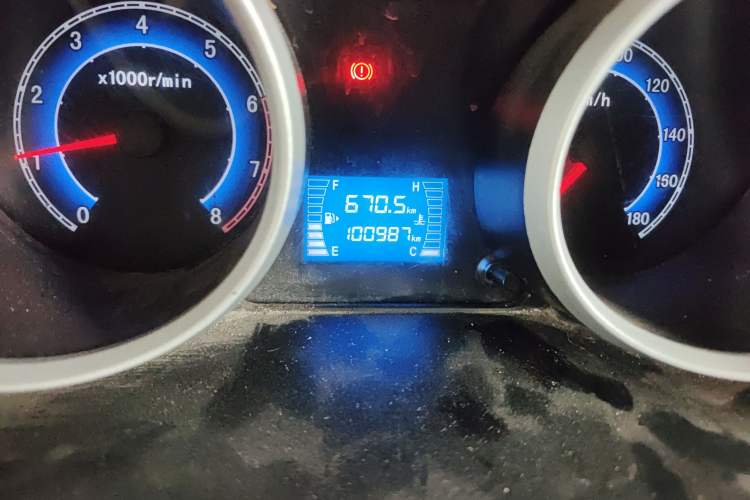 Used CHANGAN KAICHENG Ruixing M80 2014 1.5L Comfort Model 4G15S Odometer Close Up