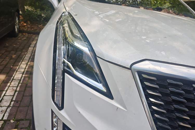 Used Cadillac XT5 2020 28T Luxury Version Right Front Headlight