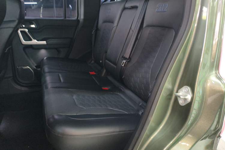 Used 212 T01 2024 2.0T Explorer