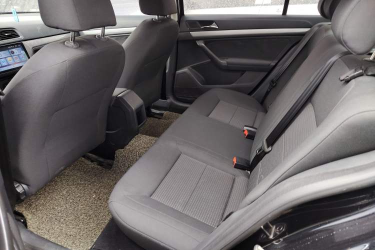 Used Volkswagen Lavida 2015 1.6L Manual Fashion Edition
