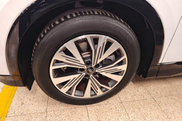 Used Audi Q5 e-tron 2023 40 e-tron Shining Edition Mecha Kit
