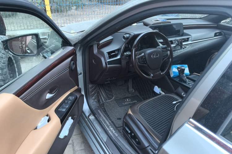 Used Lexus ES 2018 200 Excellence Edition China V Standard Driver Seat