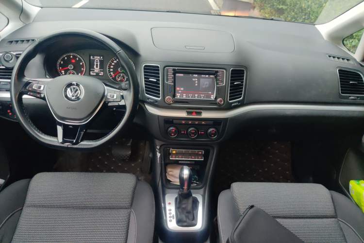 Used Volkswagen Sharan 2018 380TSI Comfort Edition 7-Seater Center Console