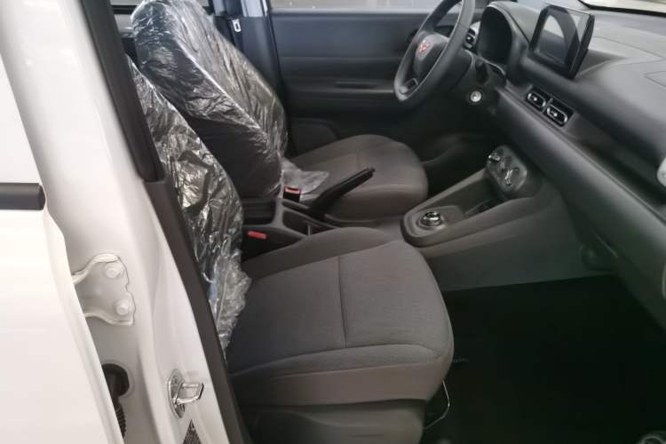 Used Wuling Hongguang New Energy 2025 Extended-Range Hybrid 50 km Standard Version