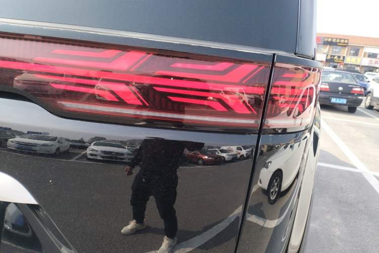 Used Denza D9 2024 EV 620 Premium Model Exterior 3