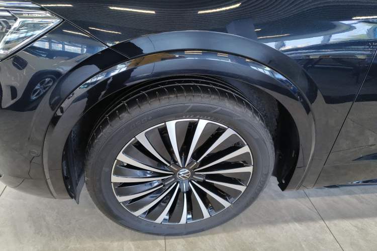 Used Volkswagen Viloran 2024 380TSI Premium Edition