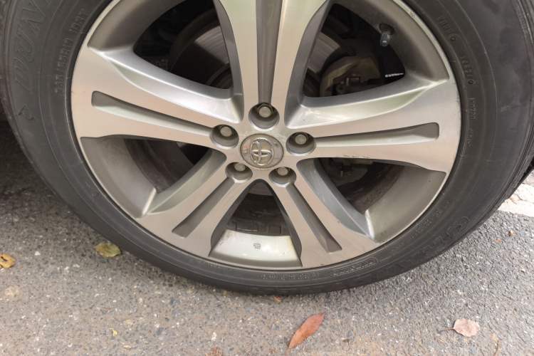 Used Toyota Highlander 2013 2.7L Two-Wheel Drive 7-Seater Zijin Edition Right Front Wheel Hub