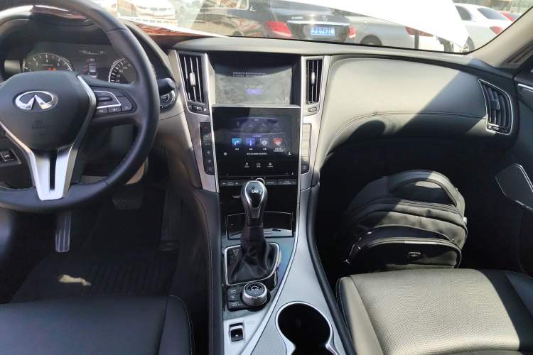 Used Infiniti Q50L 2018 2.0T Enjoyment Version China VI Standard
