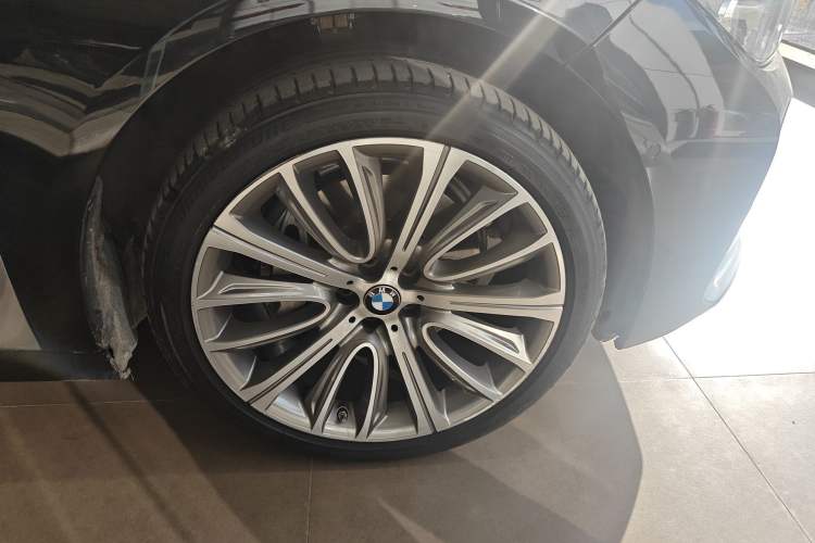 Used BMW 7 Series 2021 740Li Leading Edition Luxury Package Right Front Wheel Hub