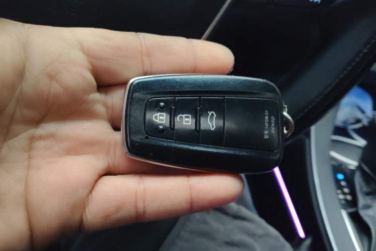 Used Toyota Avalon 2019 2.0L Ambition Edition China VI Vehicle Key