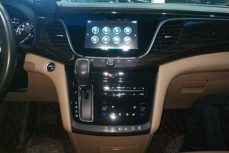 Used Buick GL8 2017 ES 28T Flagship Model China V Standard Audio And AC Panel