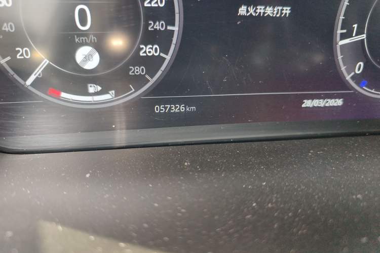 Used Land Rover Discovery Sport 2021 249 PS R-Dynamic S Performance Edition Odometer Close Up