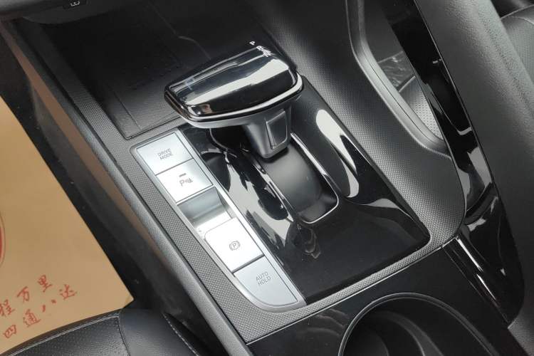 Used Hyundai Elantra 2023 1.5L CVT LUX Prestige Edition
