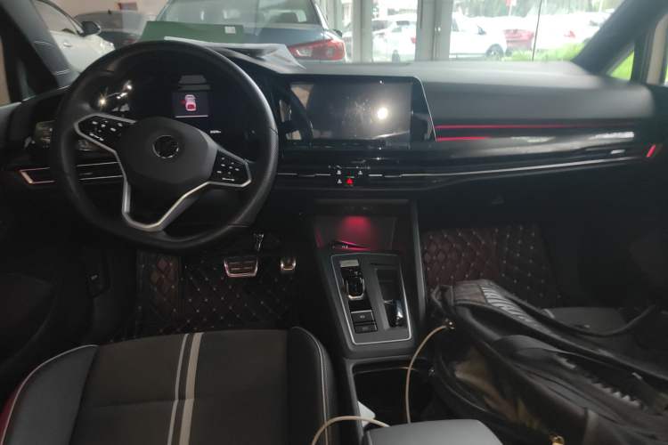 Used Volkswagen Golf 2021 280TSI DSG Pro First Edition Center Console