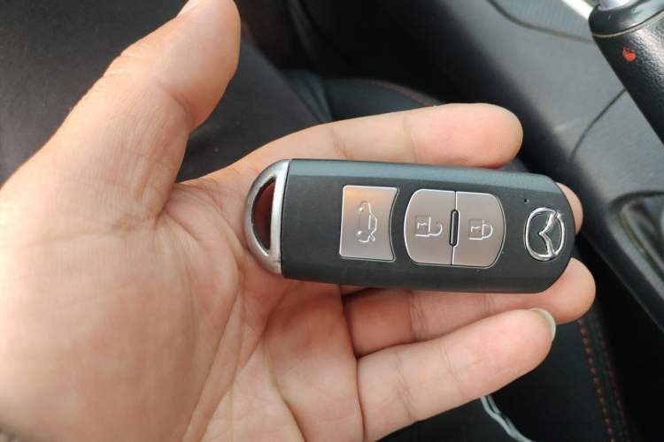 Used Mazda 3 Axela 2014 Sedan 1.5L Manual Comfort Model
