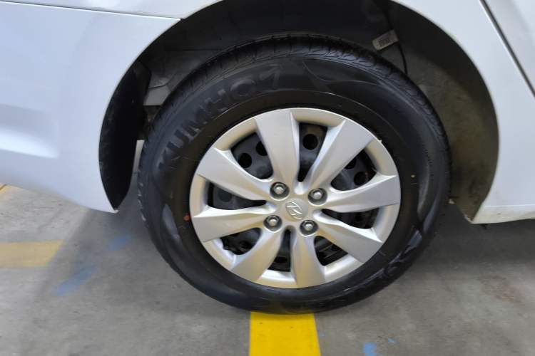 Used Hyundai Verna (older generation) 2020 1.4L Manual GL Refreshed Edition Exterior 5