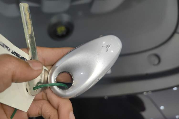 Used VOYAH PASSION 2024 PHEV Four-Wheel Drive Ultra-Long Range Executive Edition Vehicle Key