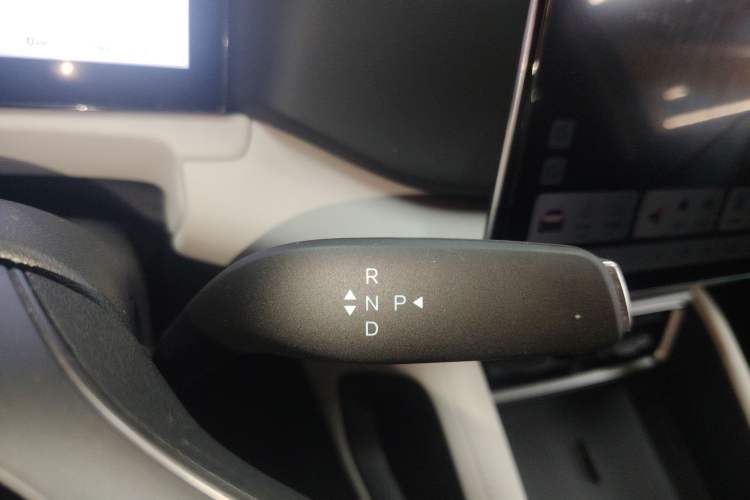 Used BYD Yuan UP 2025 Intelligent Driving Version 401 km Leading Edition Gear Lever
