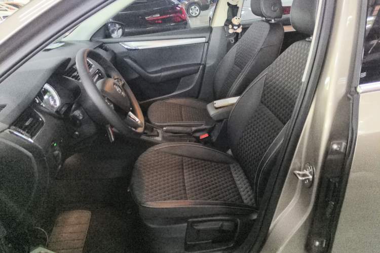 Used Skoda Octavia 2019 1.5L Automatic SmartDrive Comfort Edition China VI Standard