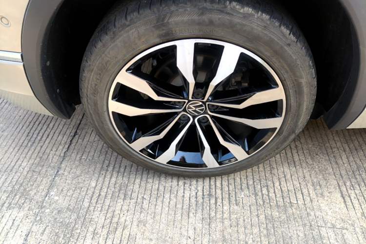 Used Volkswagen Tiguan L 2021 330TSI Automatic Two-Wheel Drive R-Line Enhanced Edition
