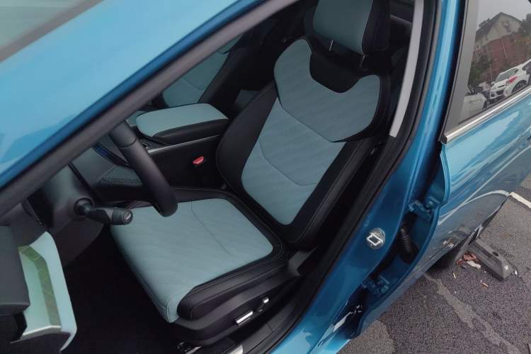 Used Geely Auto Emgrand L 2022 1.4T CVT Ultimate Model
