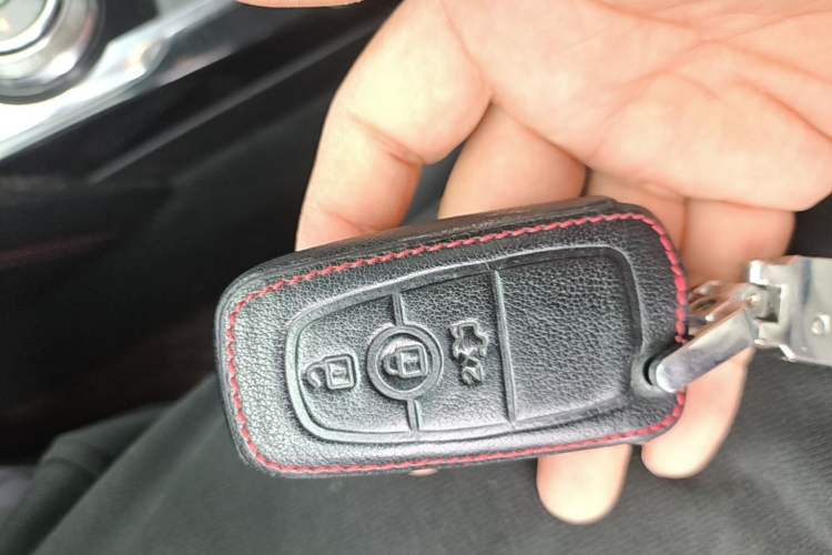 Used Ford Escape 2020 EcoBoost 245 Four-Wheel Drive ST-LINE Deluxe Edition Vehicle Key