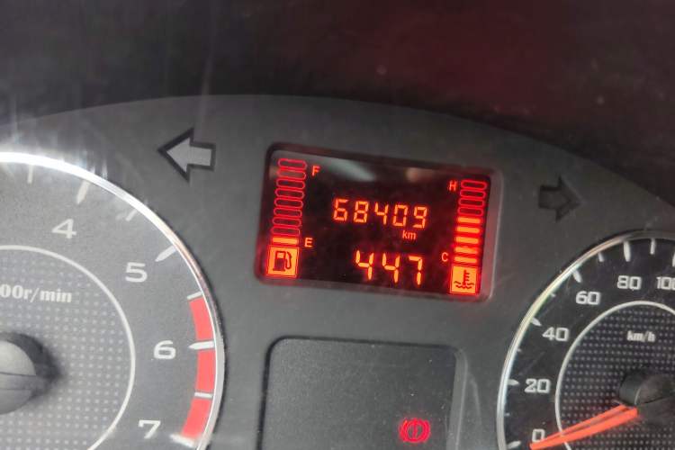 Used Wuling Zhiguang 2015 1.2L Practical LS-I Model Odometer Close Up