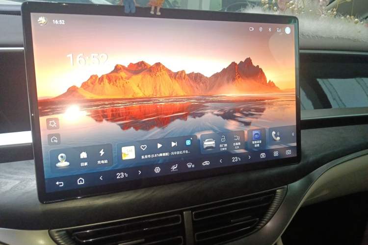 Used Denza D9 2024 DM-i 1050 Luxury Model
