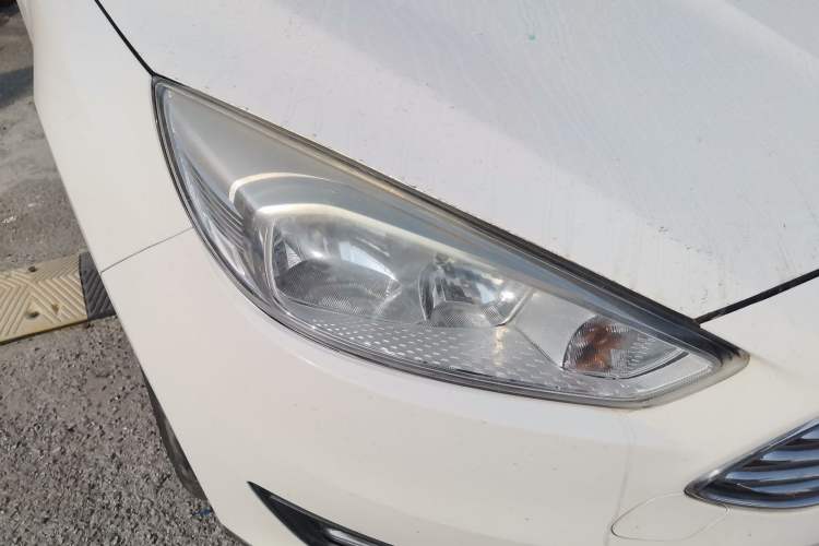 Used Ford Focus 2017 Sedan 1.6L Automatic Fashion Edition Smart Drive Version
