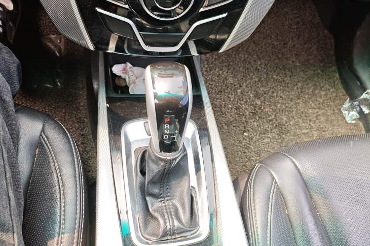 Used Luxgen U6 SUV 2015 1.8T Fashion Edition Gear Lever