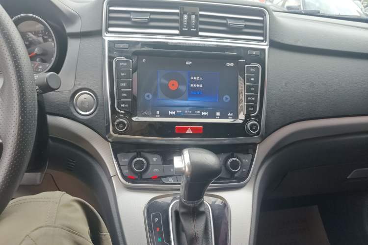 Used Haval H6 2015 Sport Edition 1.5T Automatic Two-Wheel Drive Luxury Model Audio And AC Panel