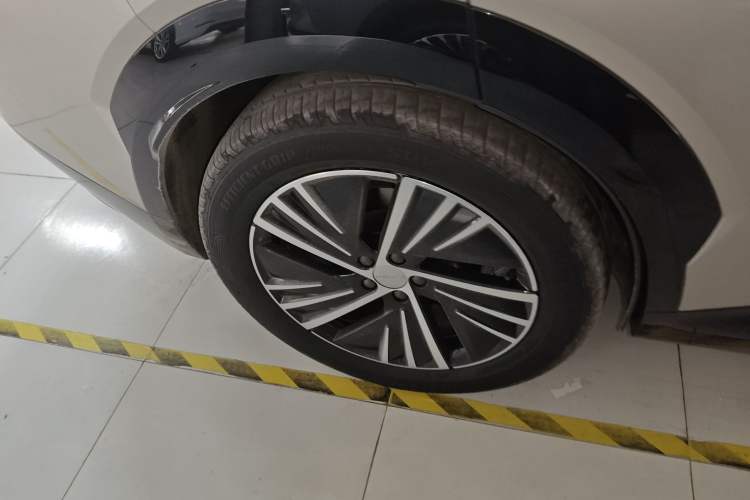 Used Lynk & Co 08 EM-P 2025 220 km All-Wheel-Drive Performance Halo
