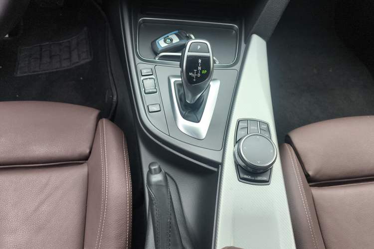 Used BMW 3 Series 2018 330i M Sport Night Edition Gear Lever