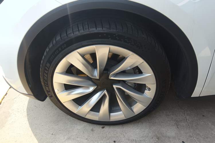 Used Tesla Model Y 2025 Rear-Wheel-Drive Version
