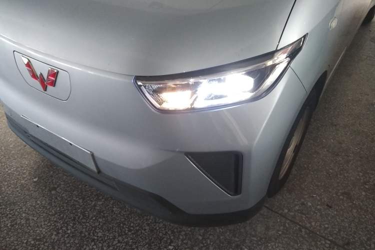 Used Wuling Yangguang 2024 300KM Comfort Version Passenger Van 75kW
