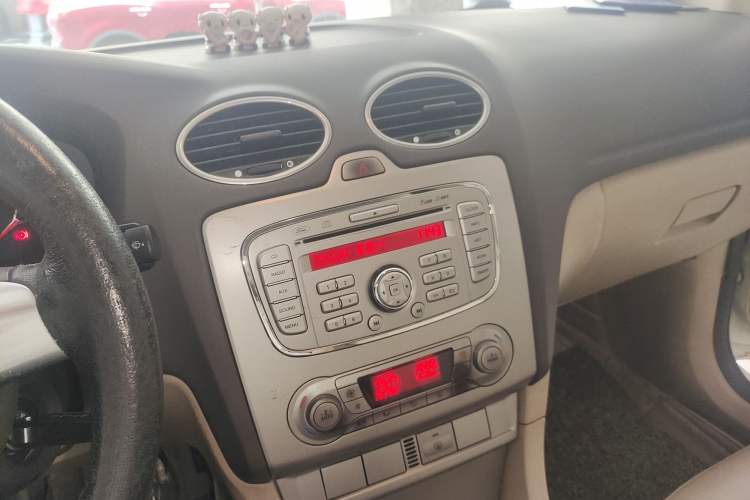 Used Ford Focus 2013 Hatchback Classic 1.8L Manual Fashion Edition
