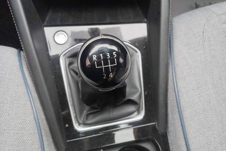 Used Jetta VS5 2022 280TSI Manual Advanced Pro Trim