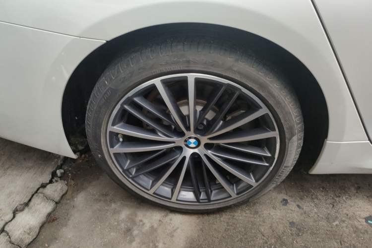 Used BMW 5 Series 2023 530Li Leading Model M Sport Package Right Rear Wheel Hub