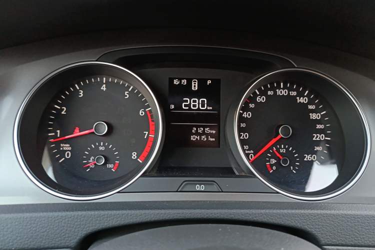 Used Volkswagen Golf 2014 1.6L Automatic Fashion Model Instrument Cluster