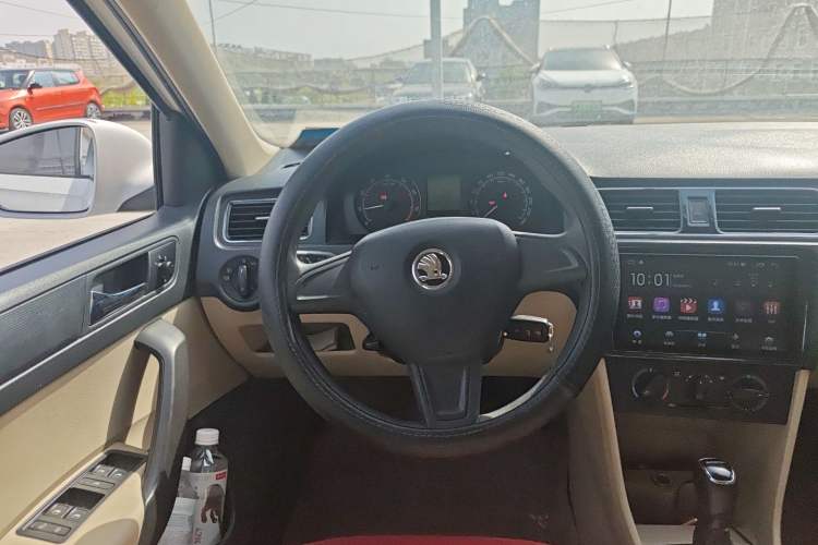 Used Skoda Rapid 2015 1.6L Automatic Smart Selection Model Steering Wheel