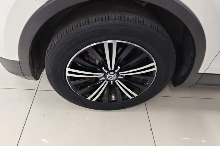 Used Volkswagen Tiguan L 2020 330TSI Automatic Two-Wheel Drive Panoramic Comfort Edition China VI Standard Left Front Wheel Hub