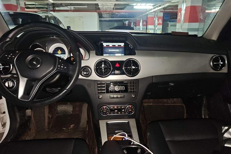 Used Mercedes-Benz GLK-Class 2013 GLK 300 4MATIC Dynamic Sunroof Model
