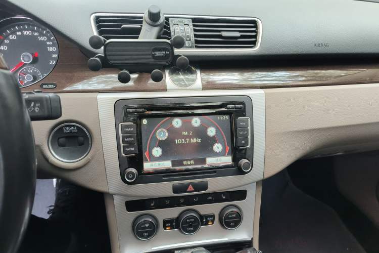 Used Volkswagen Magotan 2015 2.0 TSI Prestige Model Audio And AC Panel