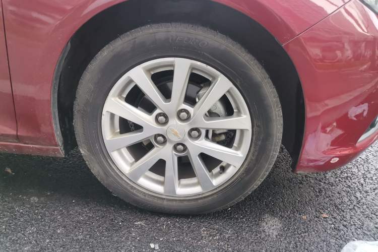 Used Chevrolet Malibu 2013 2.0L Automatic Luxury Edition Right Front Wheel Hub