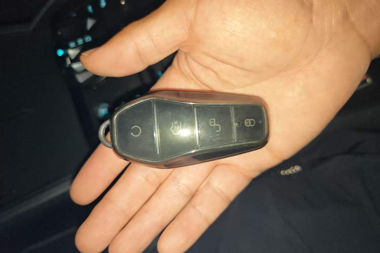 Used BYD Qin L 2025 DM-i Smart Drive 80KM Leading Model Vehicle Key